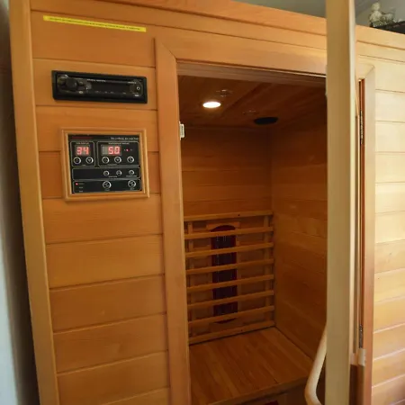 Detached With Sauna Large Garden