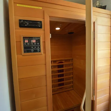 Casa de Férias Romantic Forest Retreat With Sauna
