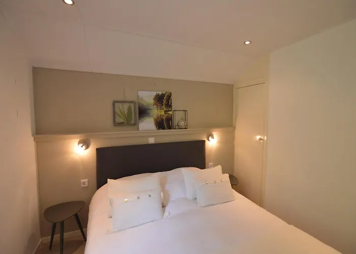 Romantic Forest Retreat With Sauna Stramproy