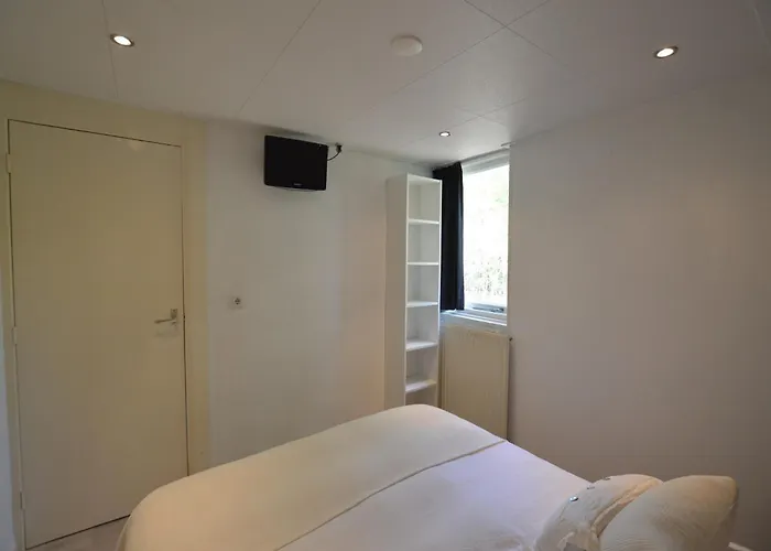 Romantic Forest Retreat With Sauna Stramproy