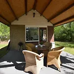 Romantic Forest Retreat With Sauna 度假居