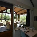 Romantic Forest Retreat With Sauna 度假居