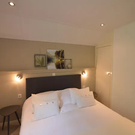 Romantic Forest Retreat With Sauna Stramproy